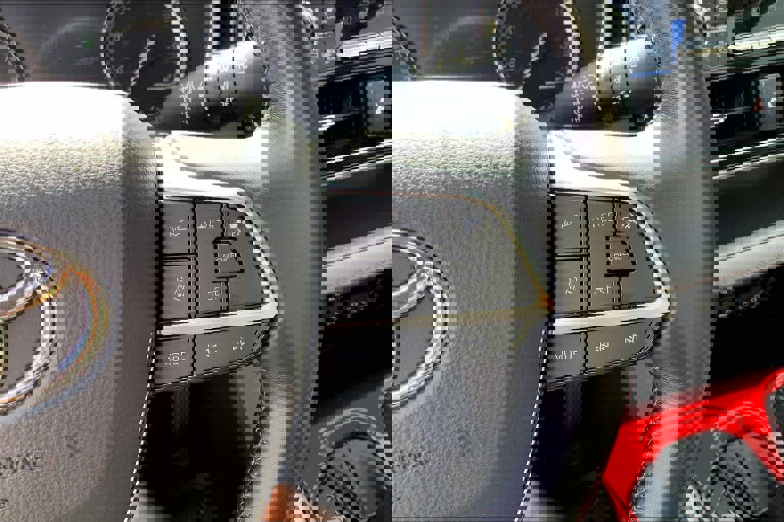 Used 2021 Toyota Highlander XLE FWD image 25