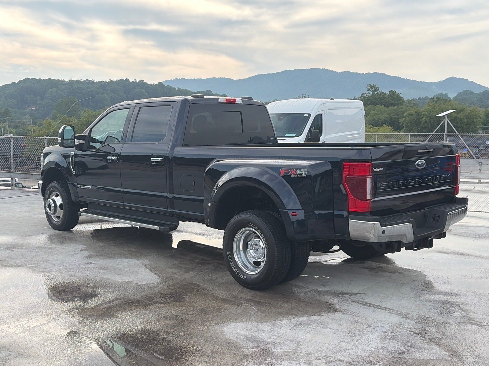 Certified 2022 Ford F350 Lariat w/ Lariat Ultimate Package AWD/4WD image 5