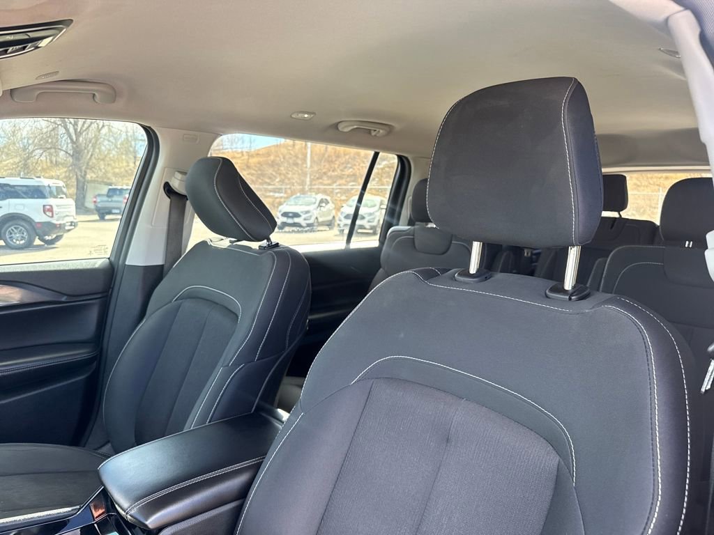 Used 2023 Jeep Grand Cherokee L Laredo image 16