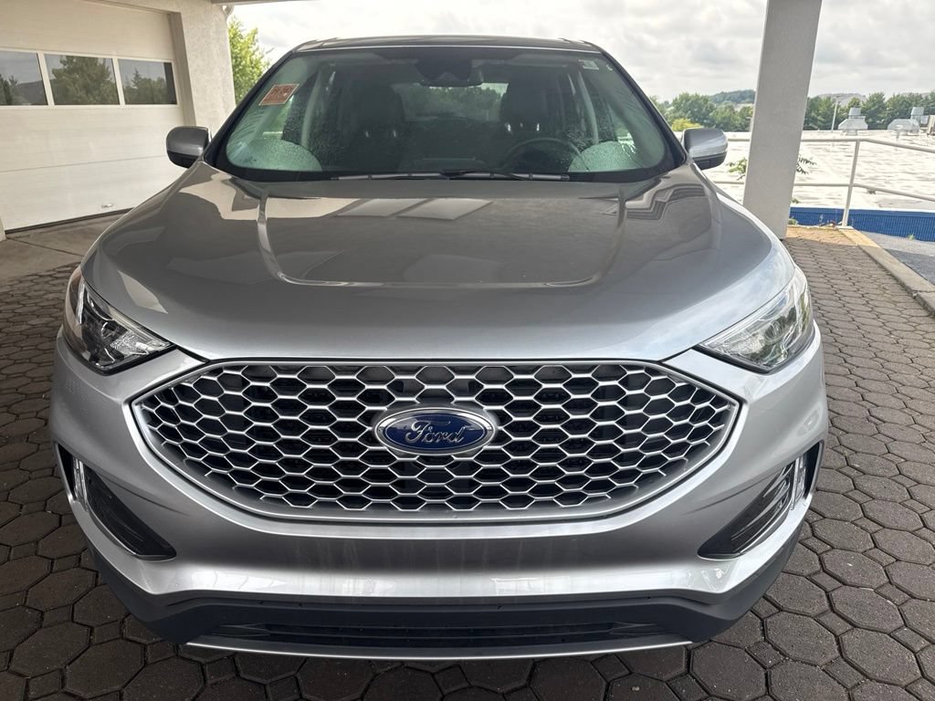 Certified 2024 Ford Edge SEL w/ Convenience Package AWD/4WD image 2