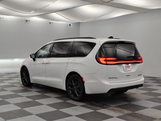 Used 2026 Chrysler Pacifica Limited w/ S Appearance Package FWD image 8