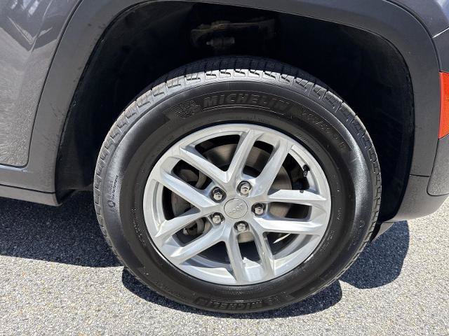 Used 2024 Jeep Grand Cherokee Laredo X RWD image 18