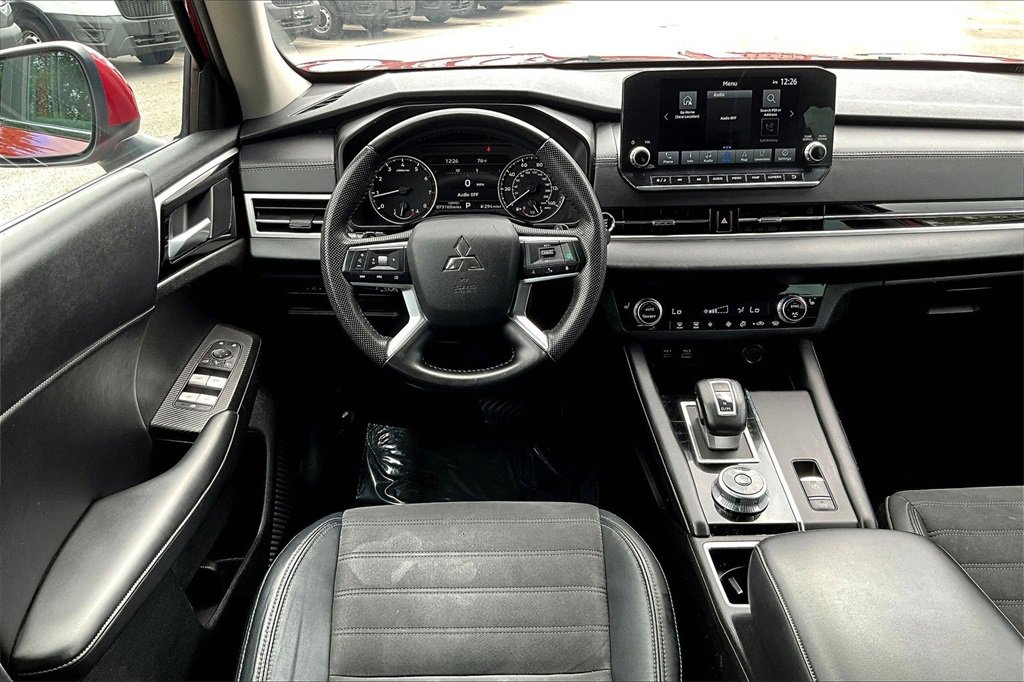 Used 2023 Mitsubishi Outlander SE image 5