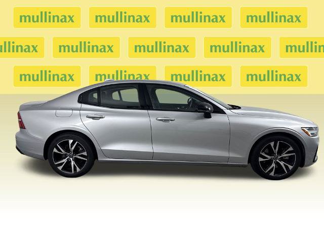 Used 2025 Volvo S60 B5 Core AWD/4WD image 2