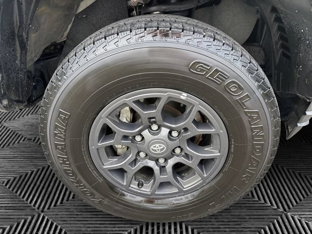 Used 2022 Toyota Tacoma SR AWD/4WD image 14