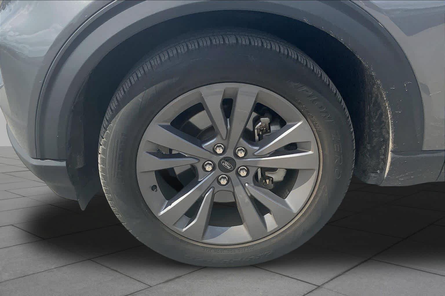 Certified 2023 Ford Explorer XLT w/ Equipment Group 202A RWD image 11