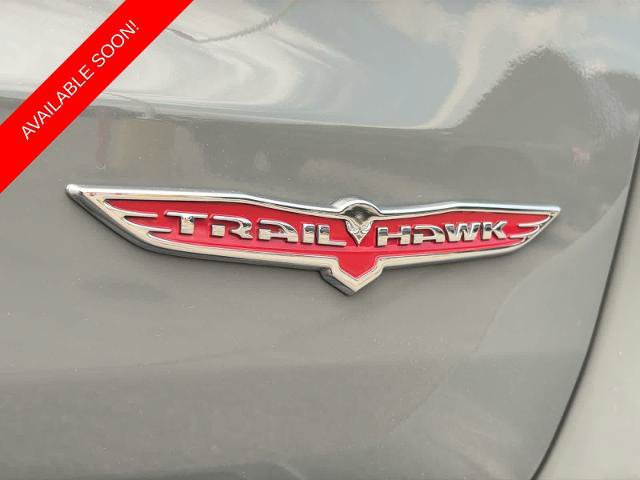 Used 2021 Jeep Grand Cherokee Trailhawk w/ Trailhawk Luxury Group AWD/4WD image 12