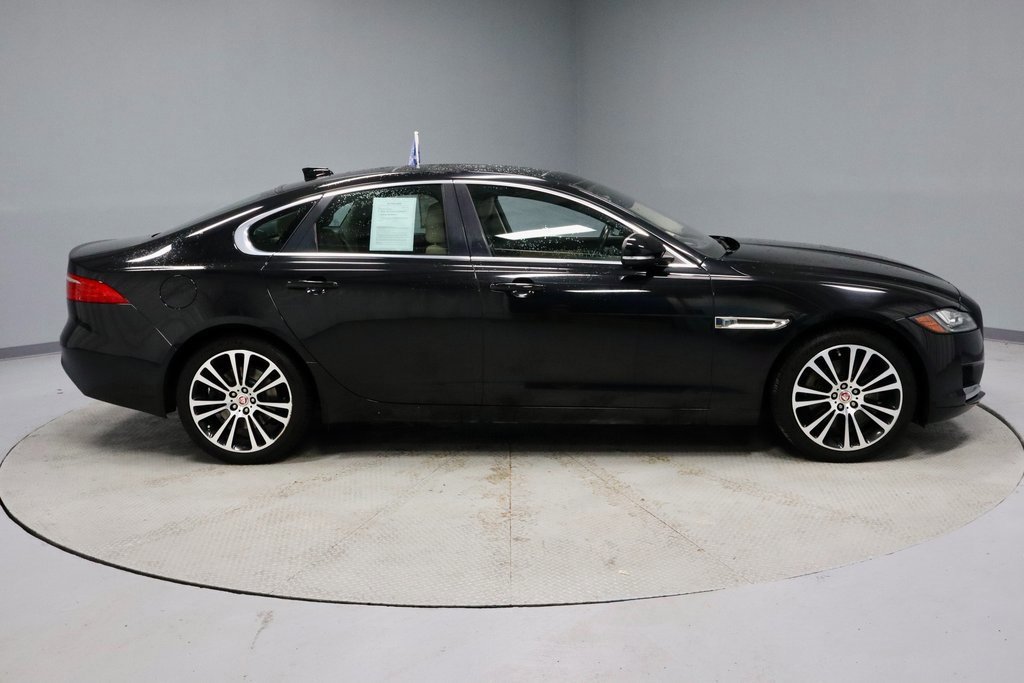 Used 2020 Jaguar XF Prestige image 6