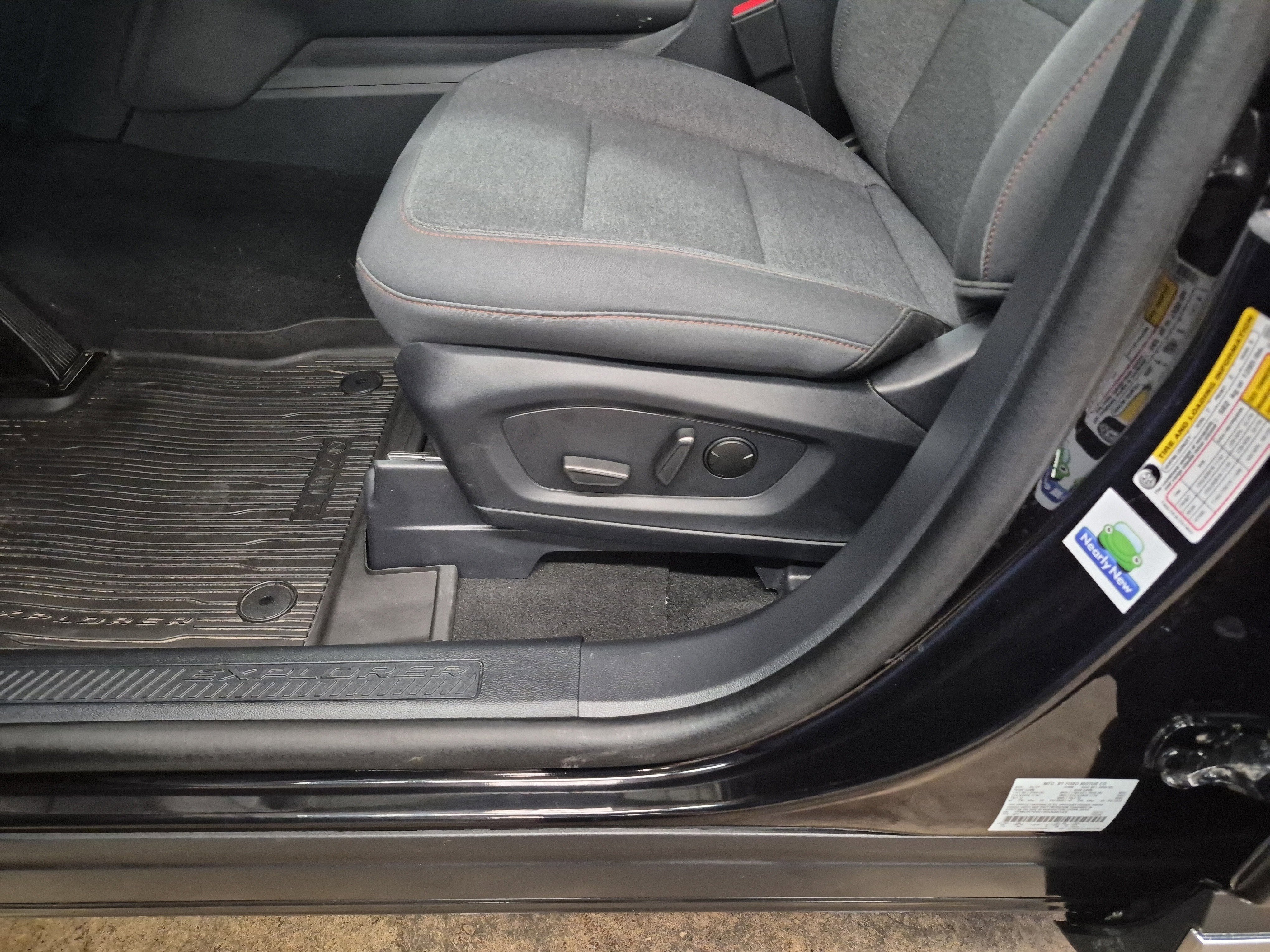 Certified 2025 Ford Explorer Active image 11