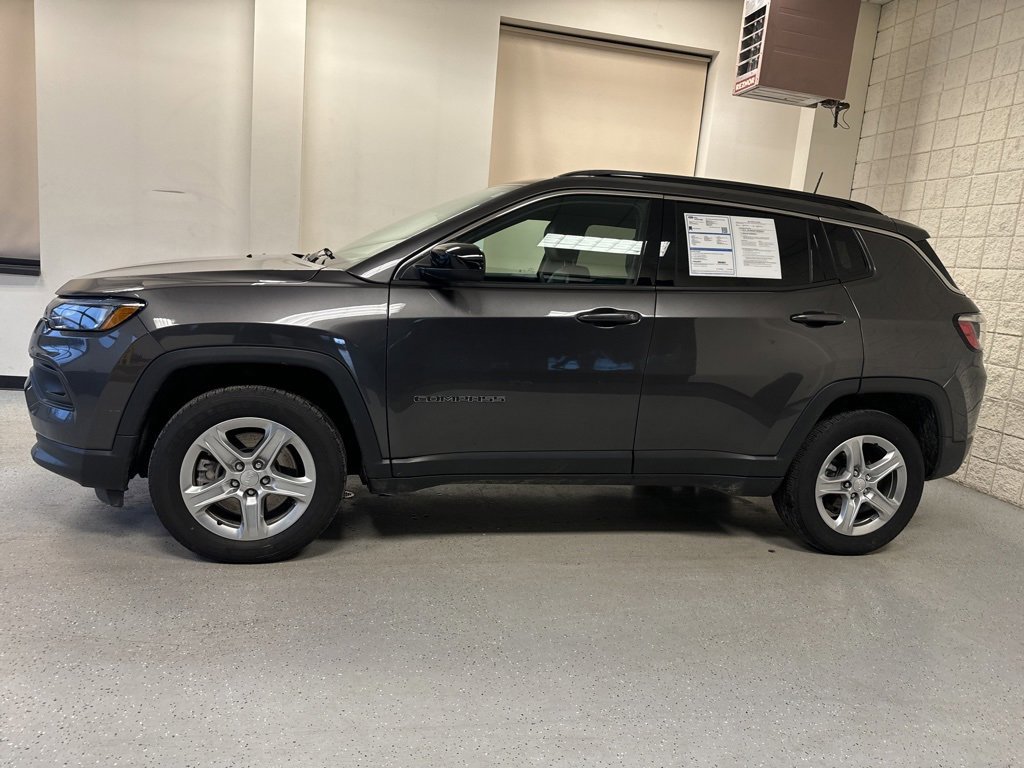 Used 2023 Jeep Compass Latitude w/ Convenience Group image 11