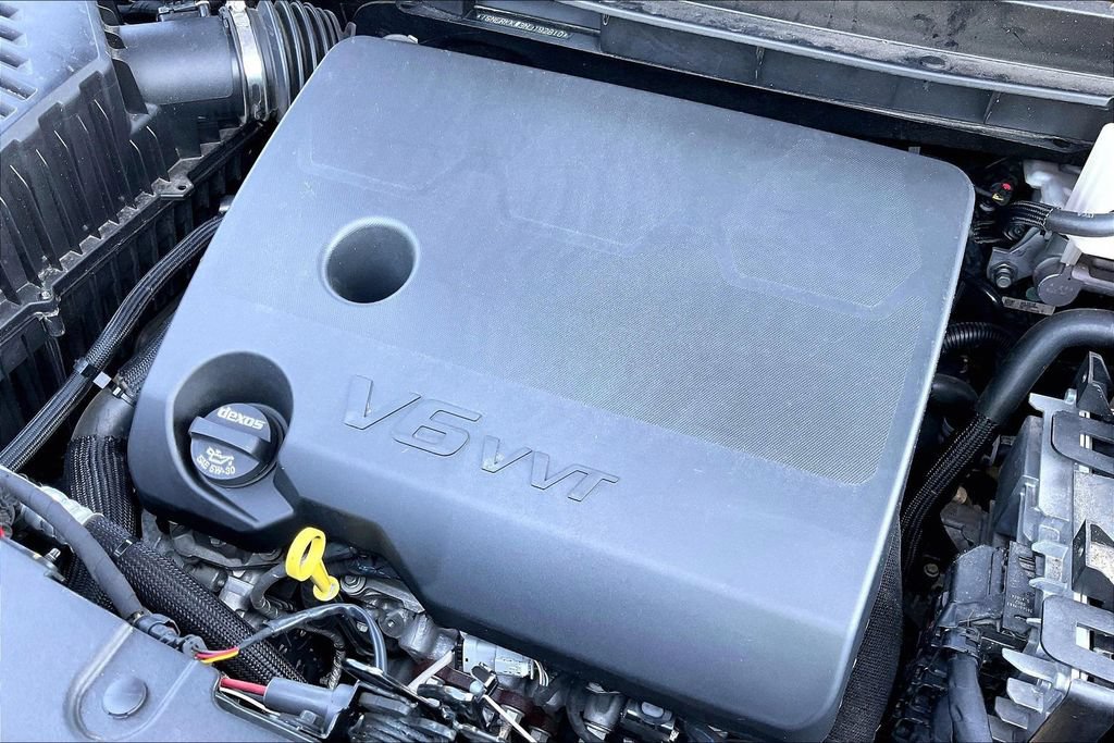 Used 2022 Chevrolet Traverse Premier w/ LPO, Floor Liner Package FWD image 35