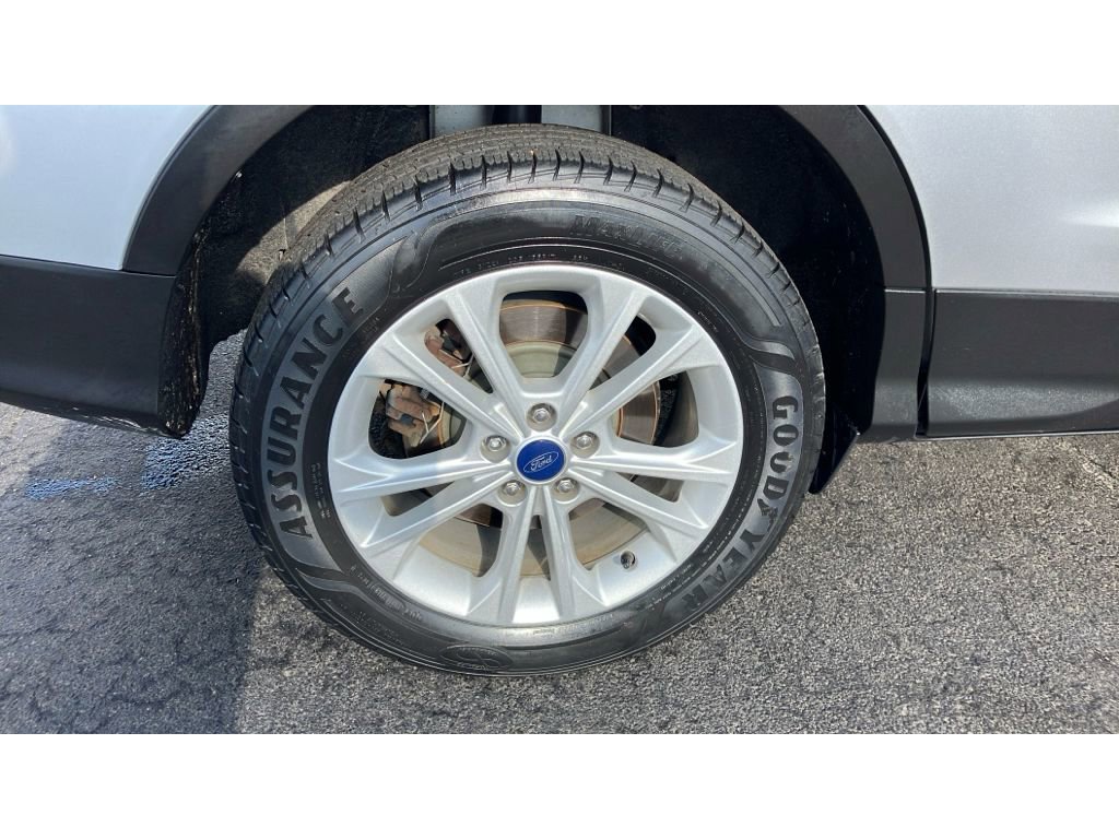 Certified 2017 Ford Escape SE w/ Equipment Group 201A image 11