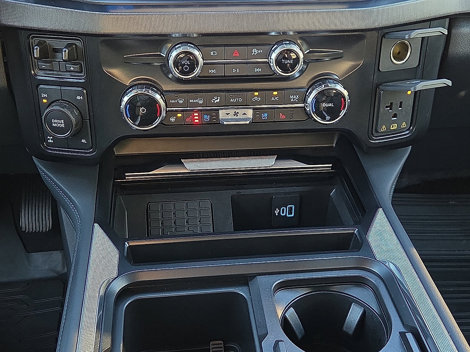 Certified 2025 Ford F250 Platinum AWD/4WD image 17
