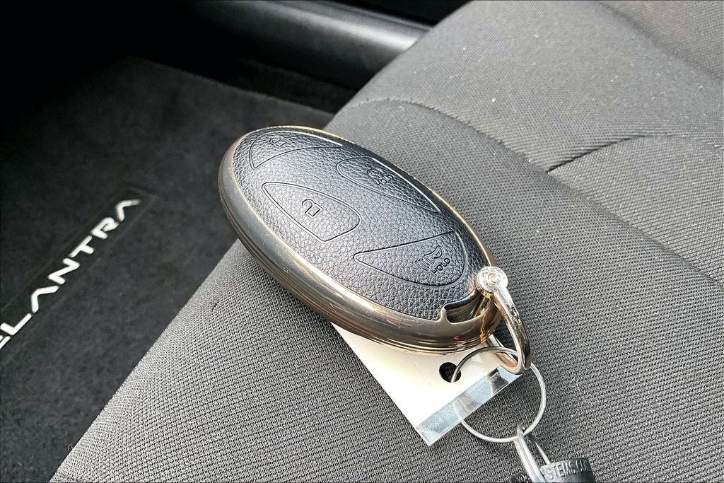 Used 2025 Hyundai Elantra Sport image 13