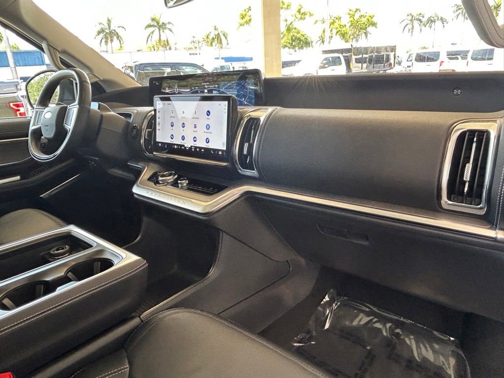 Certified 2025 Ford Expedition Platinum w/ Driver's Package AWD/4WD image 29