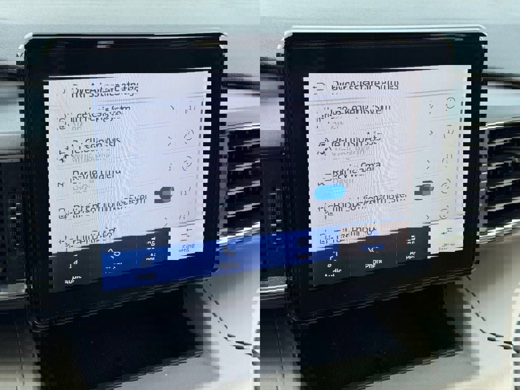 Certified 2023 Ford Explorer XLT w/ Equipment Group 202A image 19