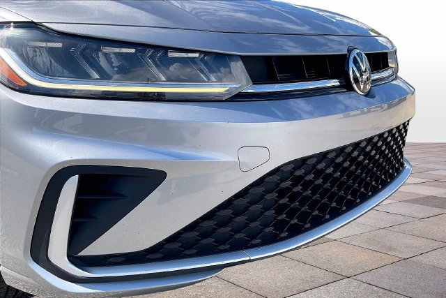 Used 2025 Volkswagen Jetta SE FWD image 30