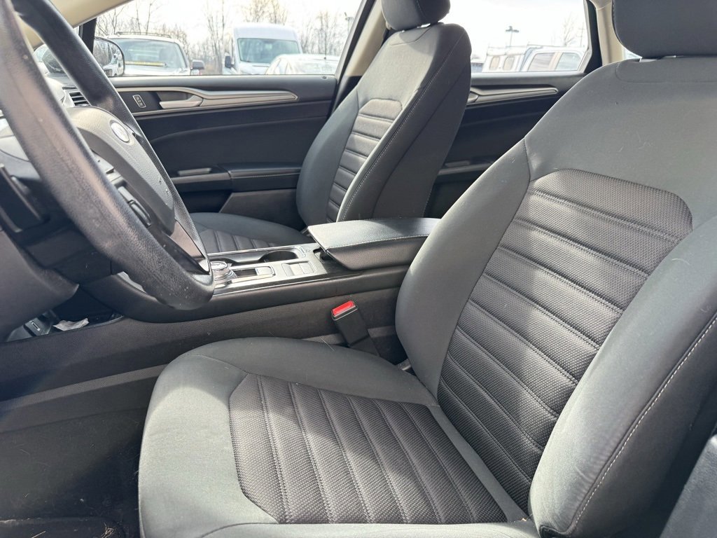Certified 2018 Ford Fusion SE w/ Fusion SE Technology Package image 8