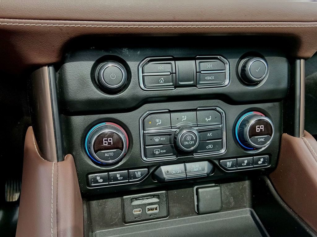 Used 2021 Chevrolet Suburban High Country image 24