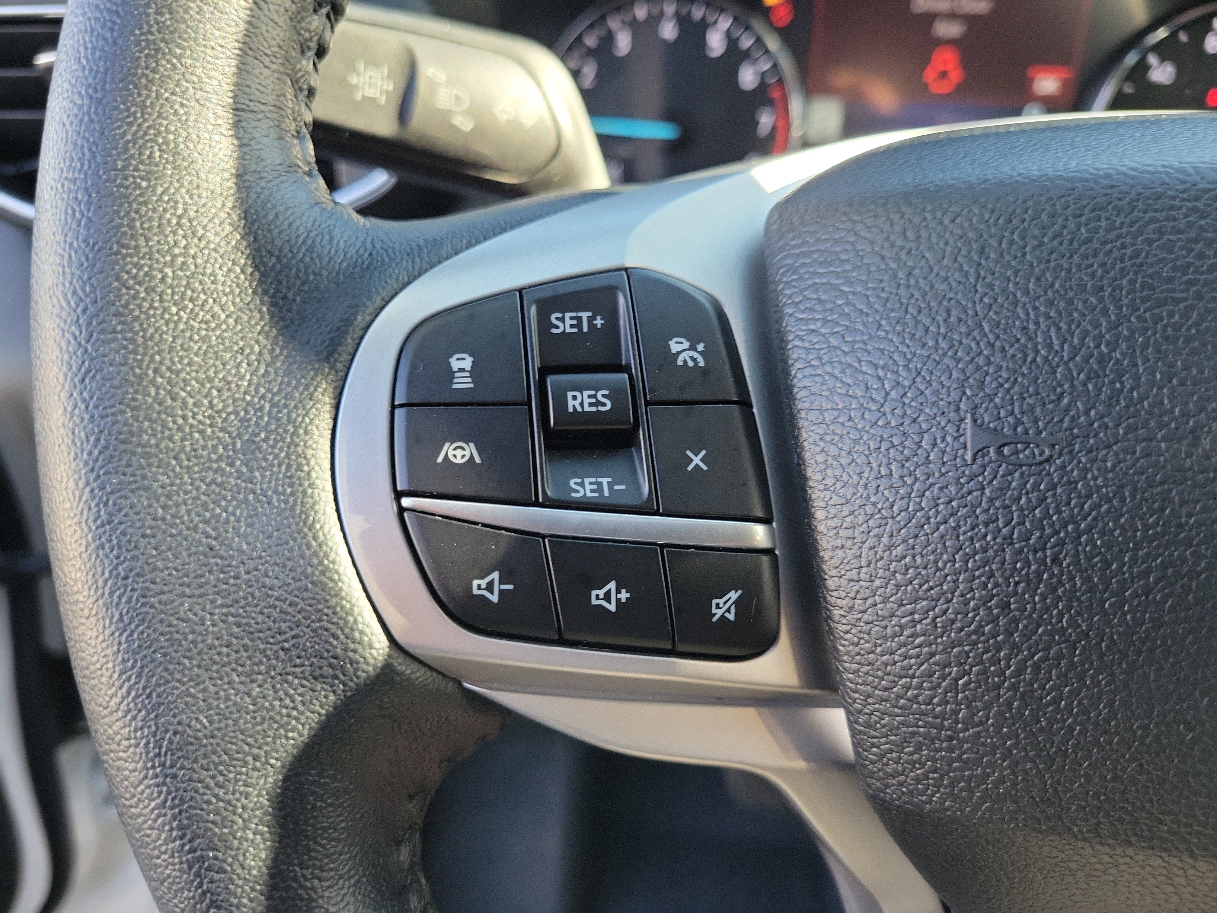 Certified 2022 Ford Explorer XLT w/ Equipment Group 202A image 6