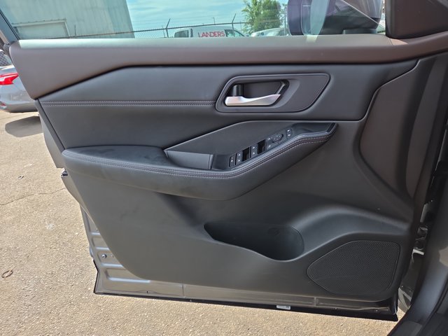 Used 2023 Nissan Rogue SV w/ SV Premium B Package FWD image 17