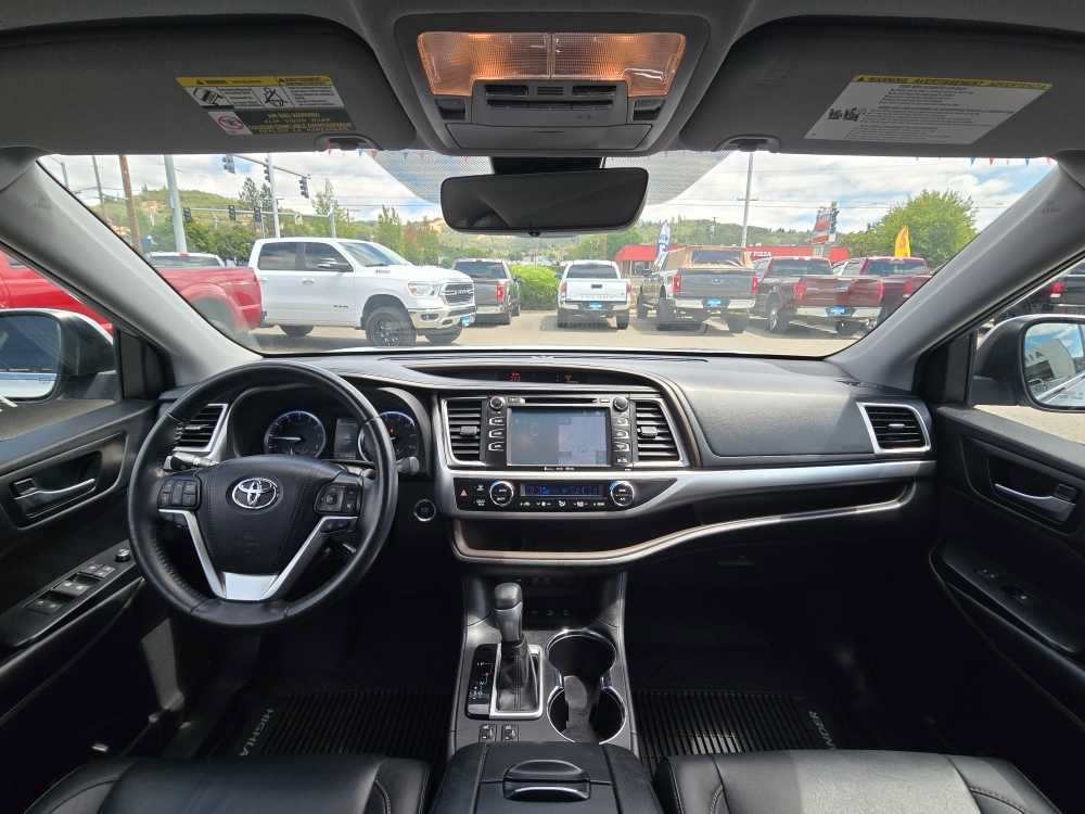 Used 2019 Toyota Highlander XLE AWD/4WD image 15