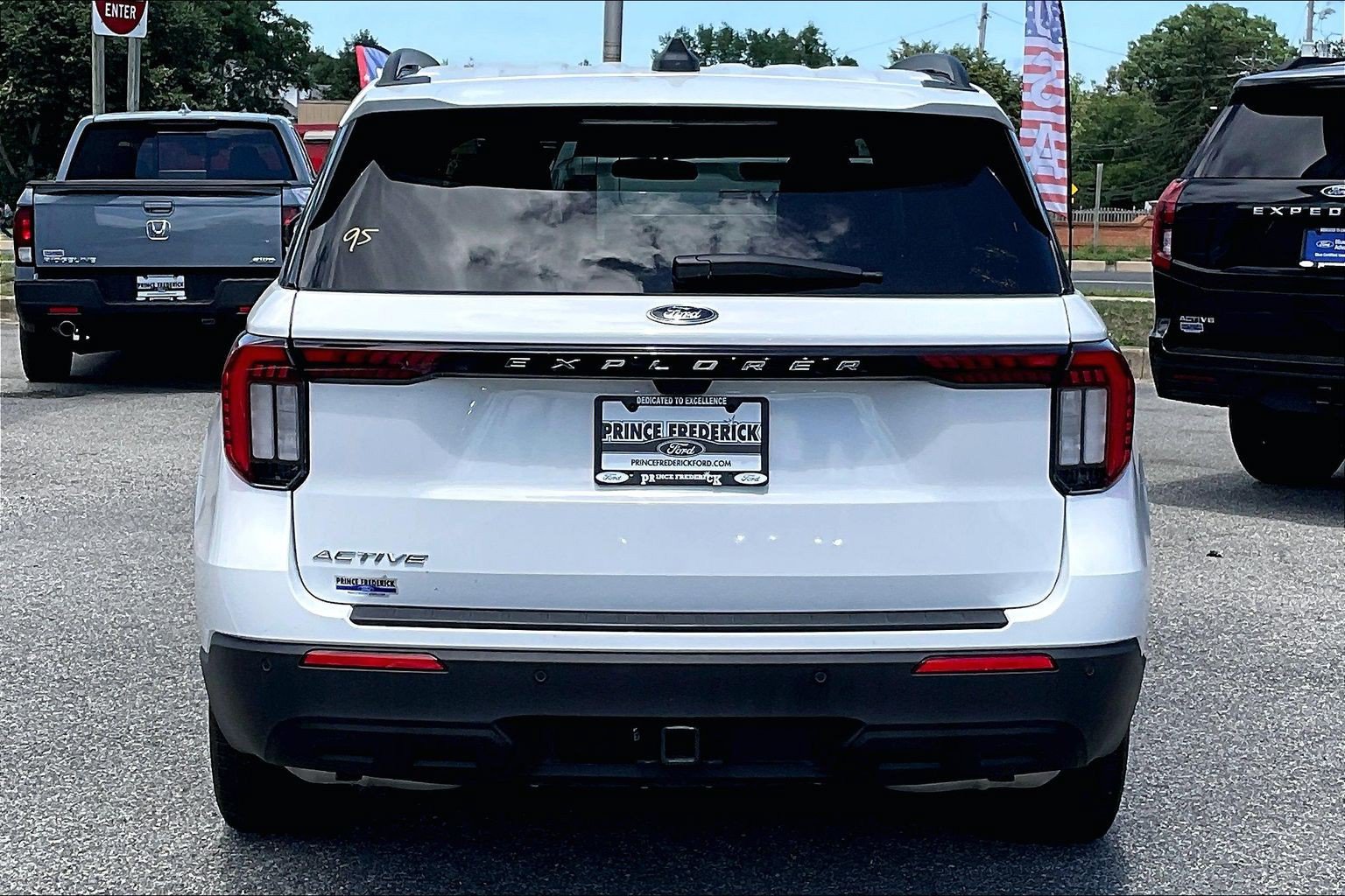 Certified 2025 Ford Explorer Active RWD image 4