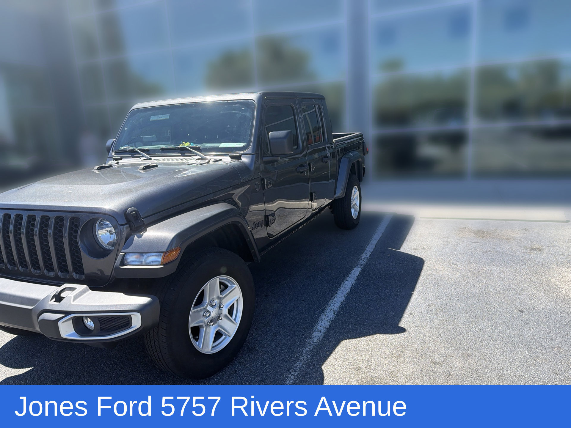 Used 2023 Jeep Gladiator Sport AWD/4WD image 3