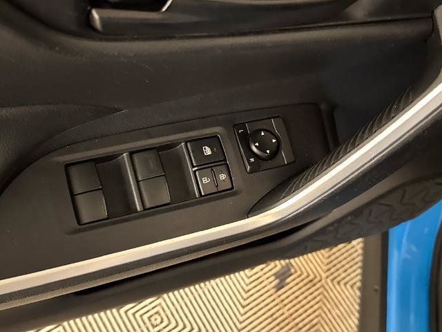 Used 2019 Toyota RAV4 LE FWD image 16