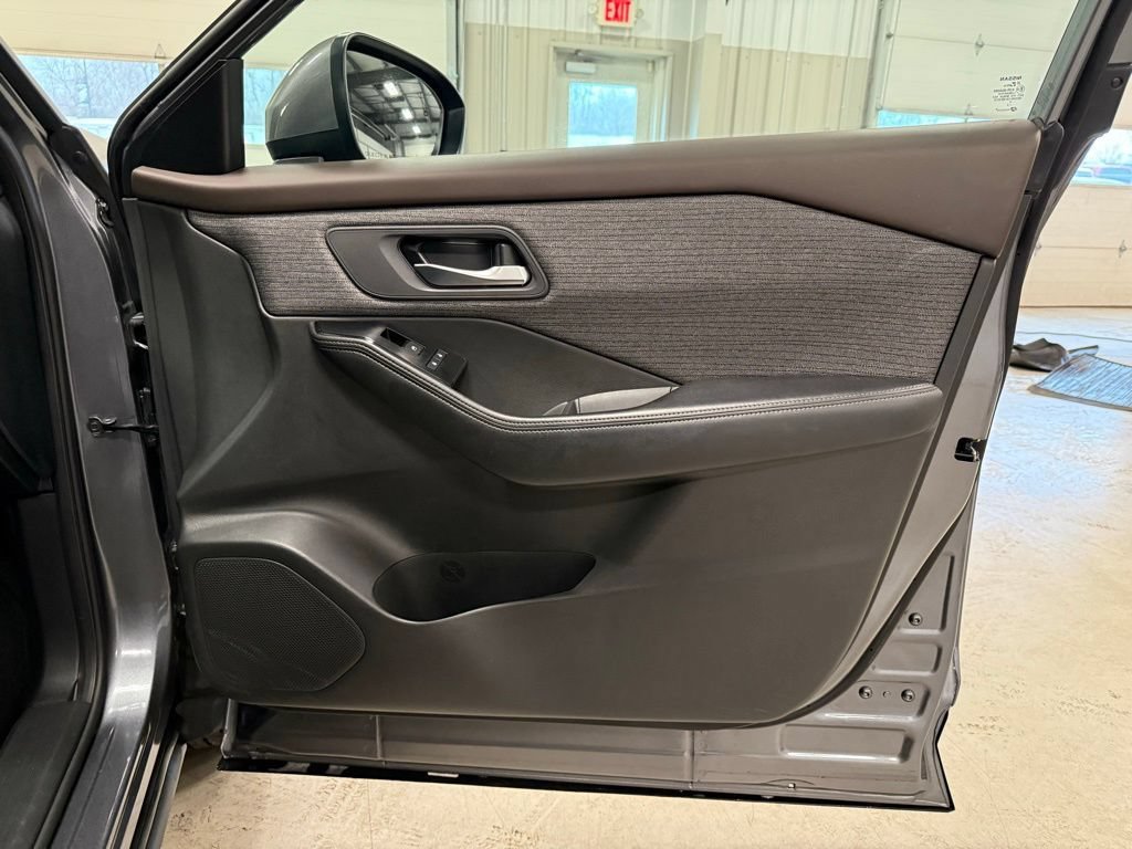 Used 2023 Nissan Rogue SV AWD/4WD image 31