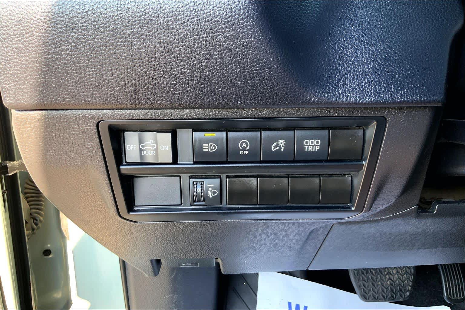 Used 2024 Toyota Tundra SR5 w/ SR5 Premium Package AWD/4WD image 32