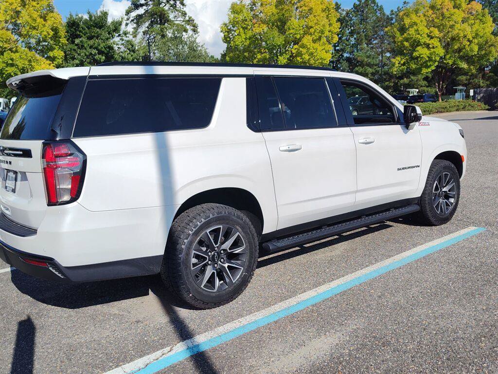 Used 2024 Chevrolet Suburban Z71 w/ Luxury Package AWD/4WD image 3