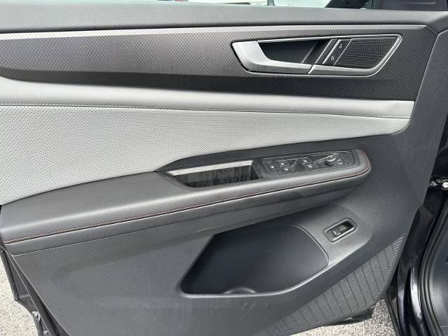 Used 2024 Volkswagen Atlas Peak Edition SE AWD/4WD image 14