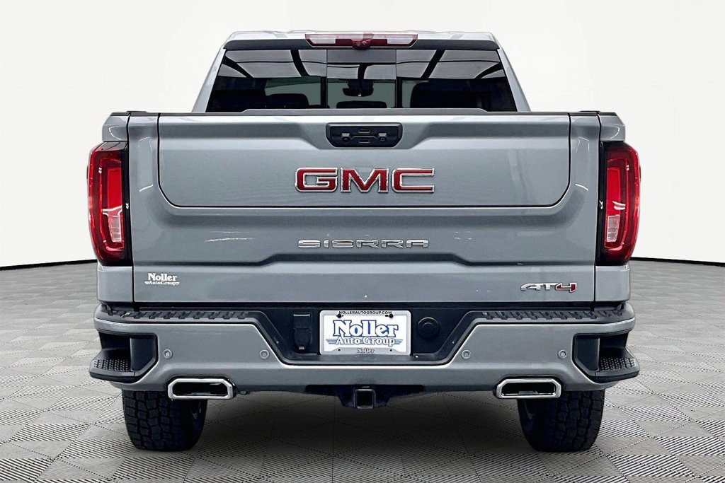 Used 2024 GMC Sierra 1500 AT4 w/ Technology Package AWD/4WD image 4