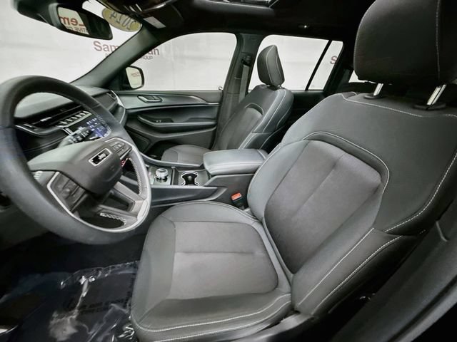 Used 2024 Jeep Grand Cherokee Laredo X w/ Luxury Tech Group I AWD/4WD image 20