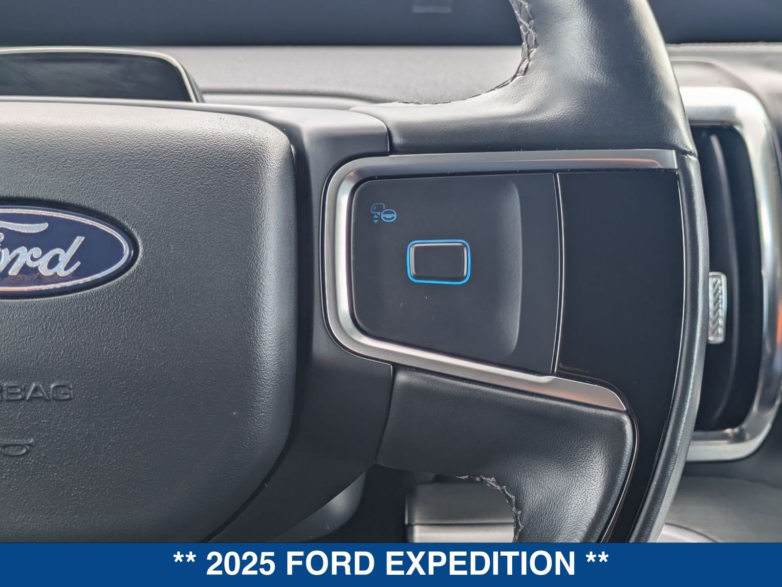 Certified 2025 Ford Expedition Platinum w/ Driver's Package AWD/4WD image 30
