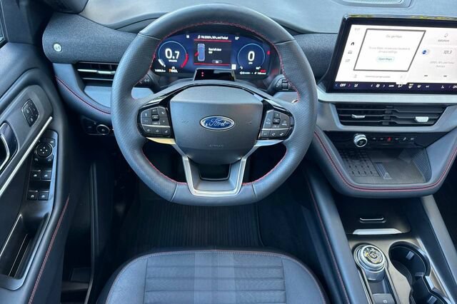 Certified 2025 Ford Explorer ST-Line w/ Premium Package AWD/4WD image 14