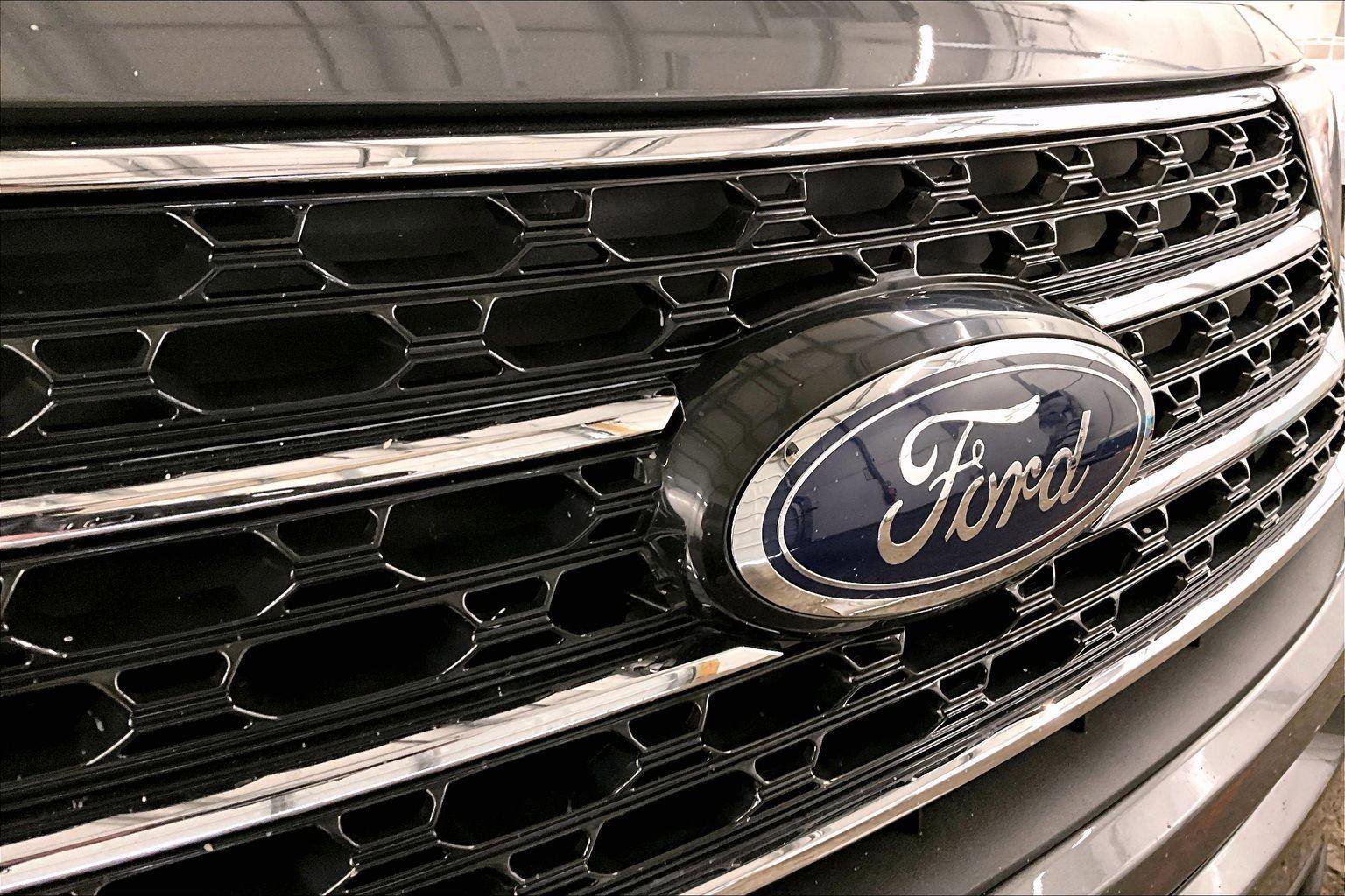 Certified 2022 Ford Explorer XLT w/ Equipment Group 202A image 30