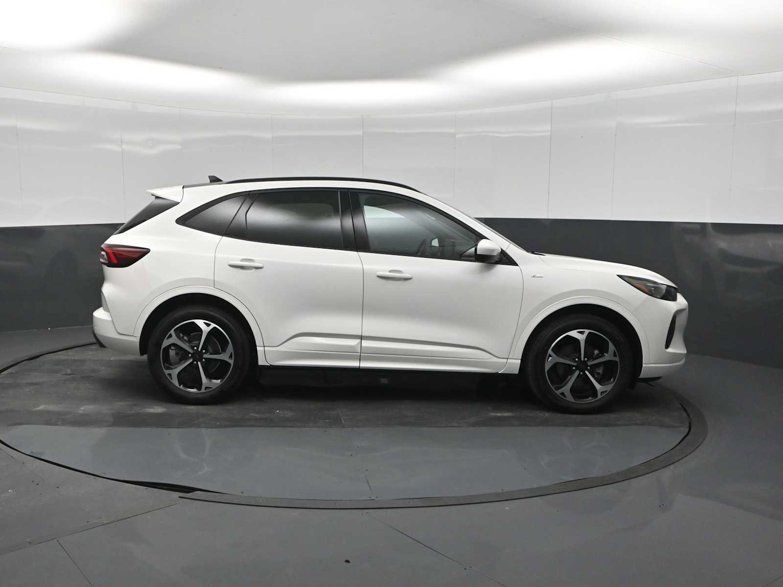 Certified 2025 Ford Escape ST-Line Elite w/ Premium Technology Package AWD/4WD image 9