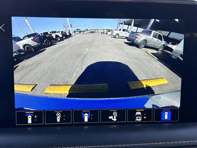 Used 2022 GMC Yukon XL SLT w/ SLT Premium Package image 29