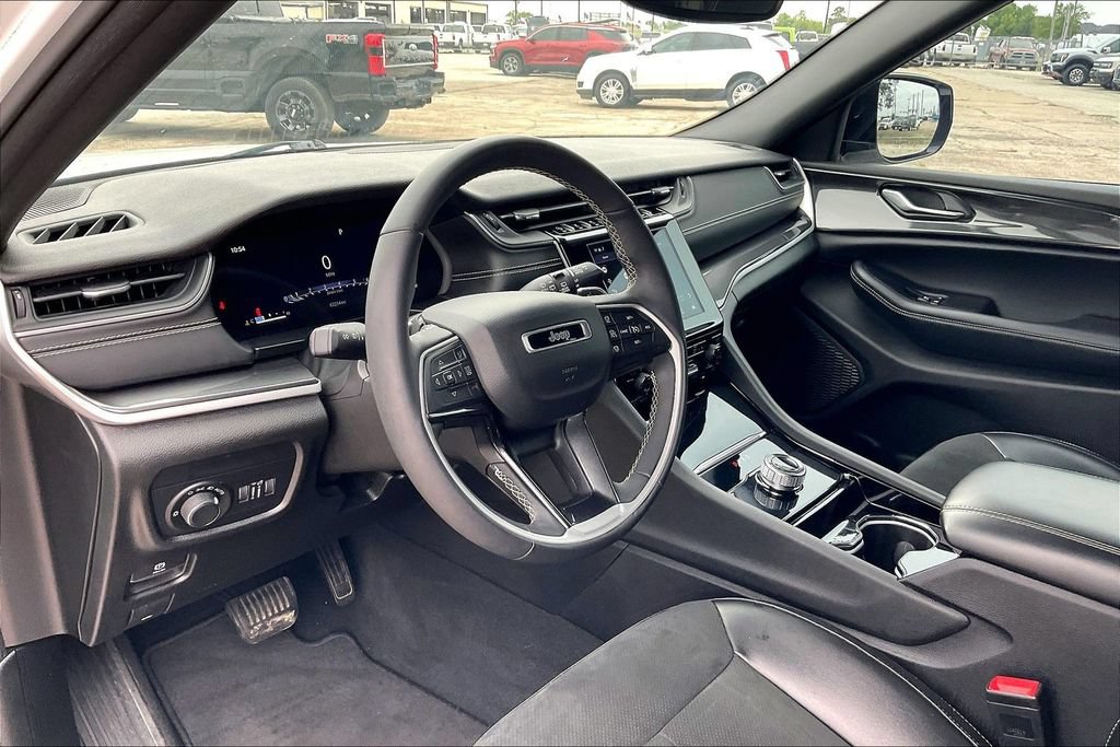 Used 2023 Jeep Grand Cherokee L Laredo AWD/4WD image 13