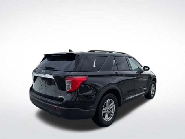 Certified 2023 Ford Explorer XLT image 3