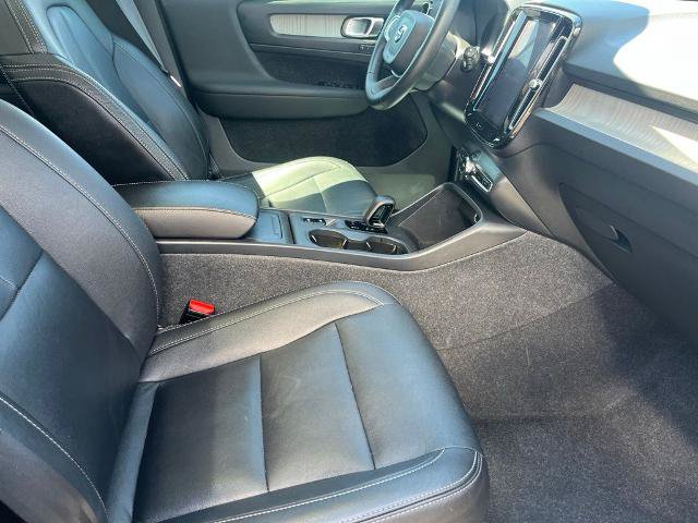 Used 2024 Volvo XC40 B5 Core AWD/4WD image 11