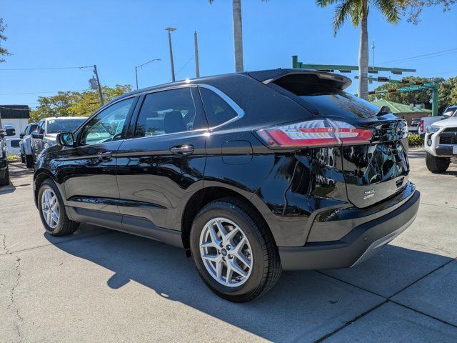 Certified 2022 Ford Edge SEL w/ Convenience Package image 2