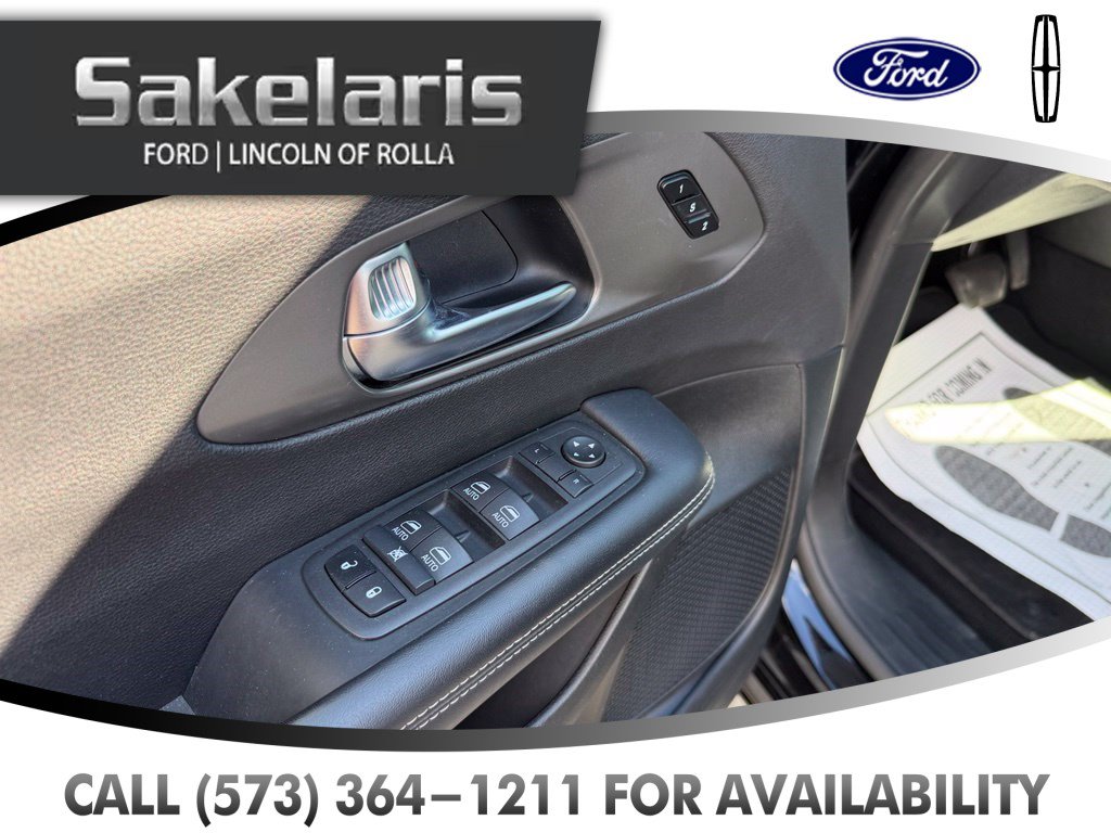 Used 2025 Chrysler Pacifica Select FWD image 11