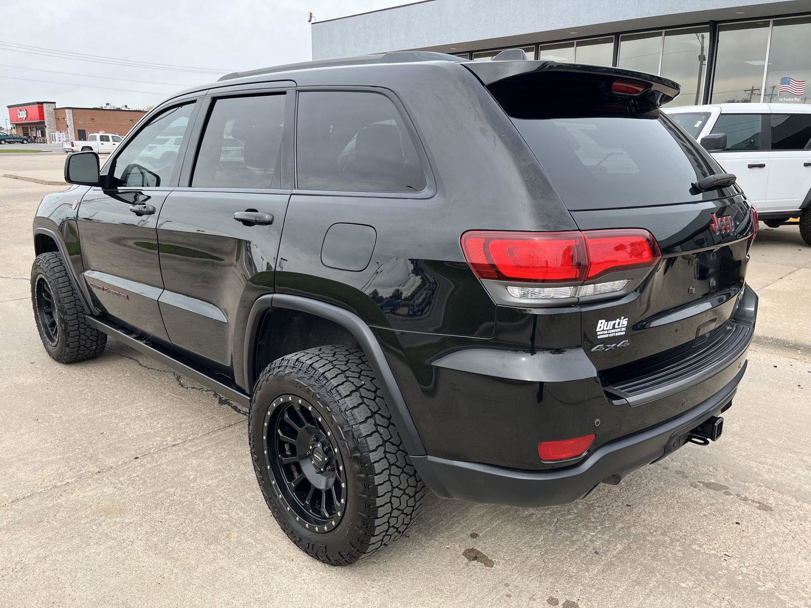 Used 2018 Jeep Grand Cherokee Trailhawk w/ Trailhawk Luxury Group image 3