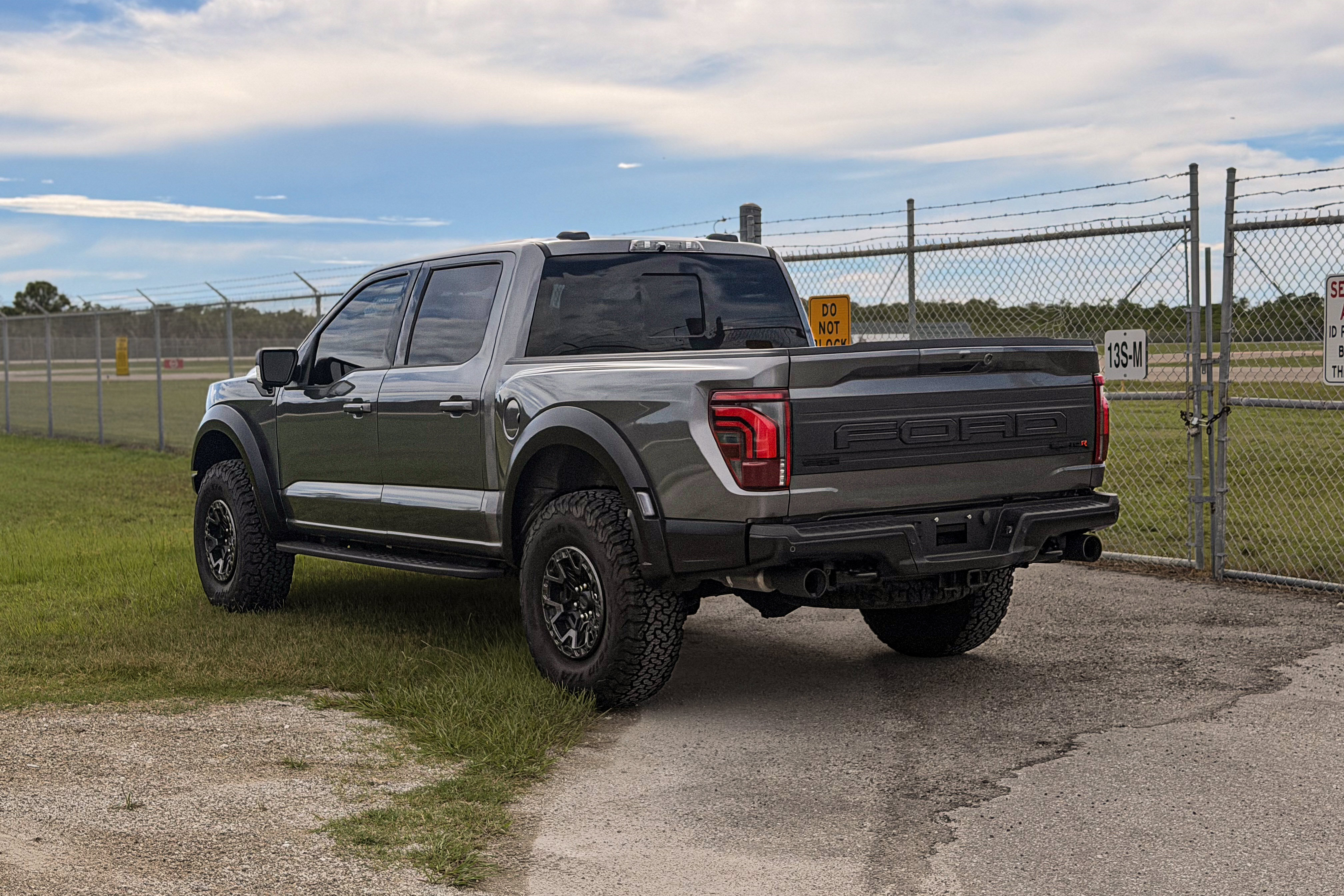 Certified 2025 Ford F150 Raptor w/ Equipment Group 803A Raptor R AWD/4WD image 9