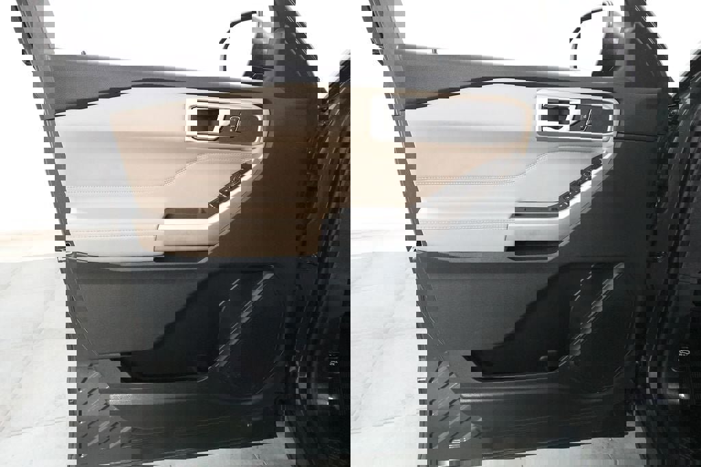 Certified 2023 Ford Explorer XLT w/ Equipment Group 202A image 22