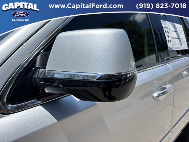 Used 2020 Cadillac Escalade Premium Luxury AWD/4WD image 12