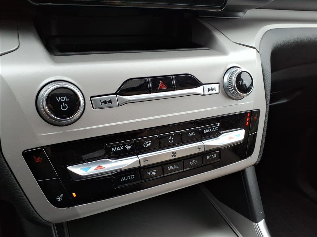 Certified 2024 Ford Explorer XLT w/ Equipment Group 202A image 23